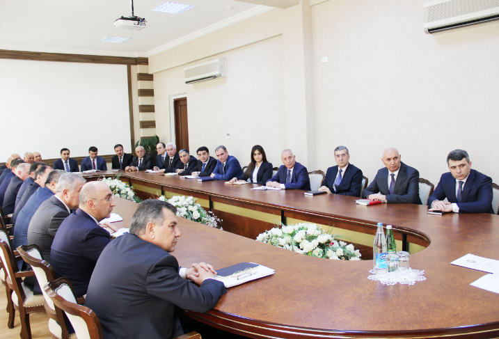 Ramiz Mehdiyev yeni naziri kollektivə  belə təqdim etdi  - FOTO