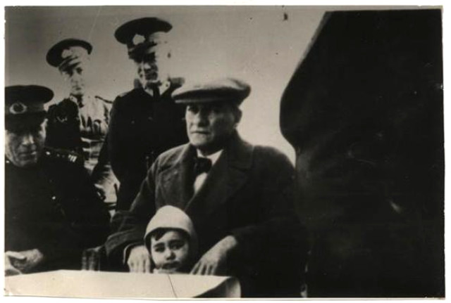  Atatürkün azərbaycanlılarla  TARİXİ FOTOSU