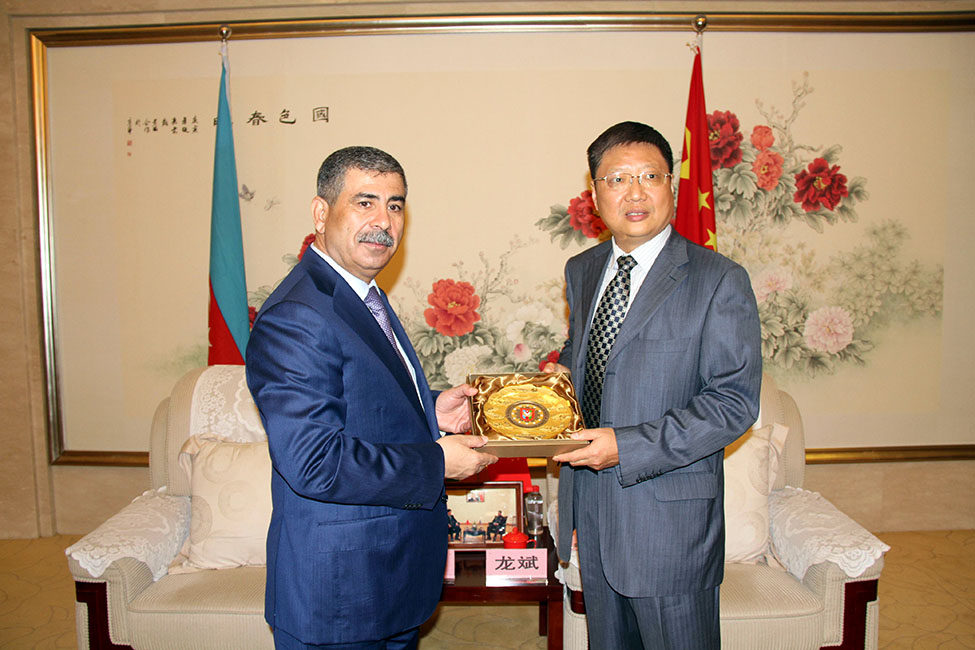 Zakir Həsənov Çin silahları ilə tanış oldu   - FOTO 