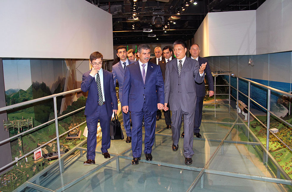 Zakir Həsənov Çin silahları ilə tanış oldu   - FOTO 