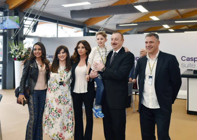 Prezidenti görmək üçün ağlayan balaca arzusuna çatdı  - FOTO (VİDEO)