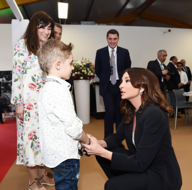 Prezidenti görmək üçün ağlayan balaca arzusuna çatdı  - FOTO (VİDEO)