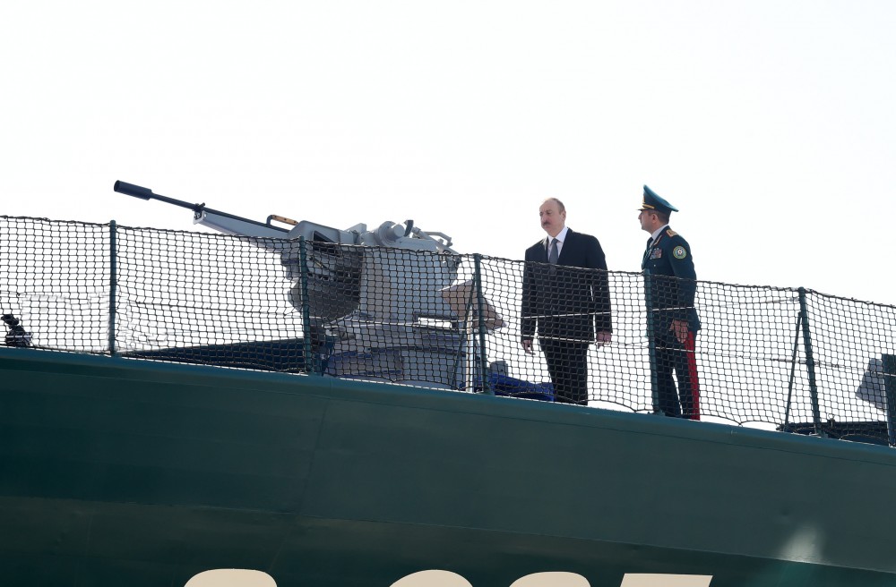 İlham Əliyev Tufan gəmisində -  FOTOLAR (YENİ-2)