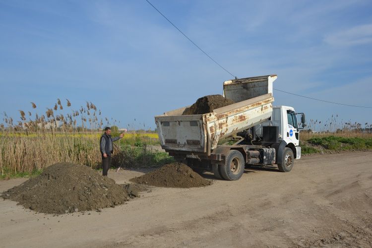 Salyanda avtomobil yolu yenidən qurulur -  FOTOLAR