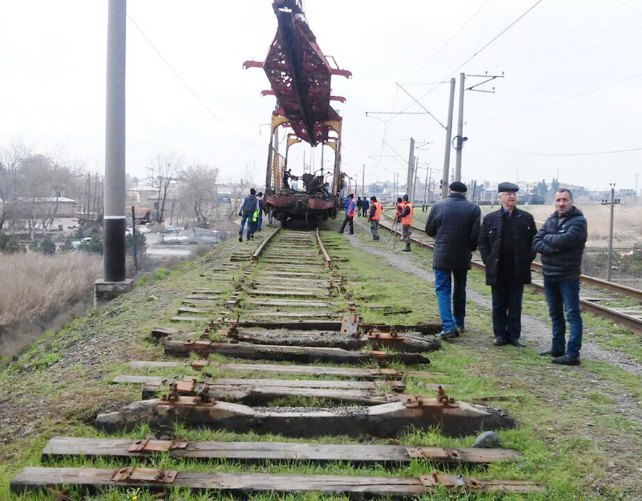 Dəmir yolunun cənub istiqamətində əsaslı təmir işləri aparılır - FOTOLAR