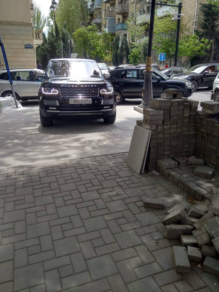 Bakıda Range Roverlə belə qayda pozdu -  FOTOLAR