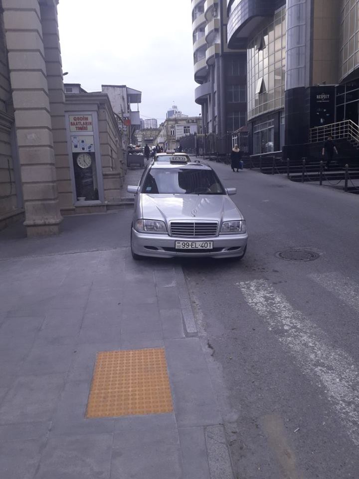 Bakıda Range Roverlə belə qayda pozdu -  FOTOLAR