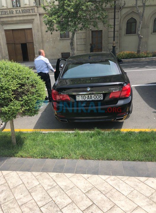 Hacıbala Abutalıbov hələ də    Bakı merinin xidməti maşınında gəzir  (FOTOLAR)