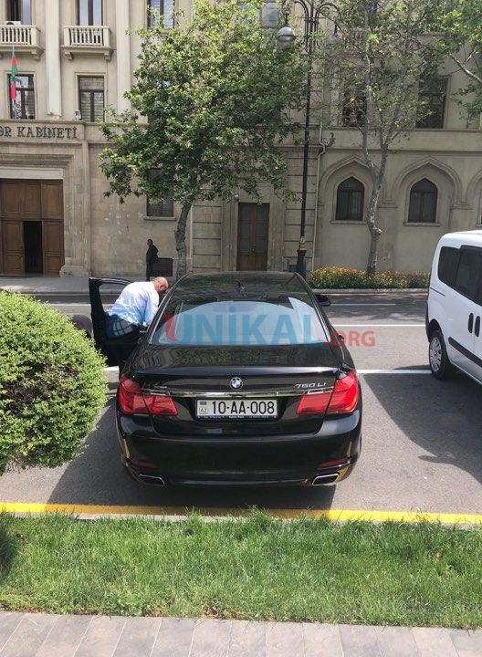 Hacıbala Abutalıbov hələ də    Bakı merinin xidməti maşınında gəzir  (FOTOLAR)
