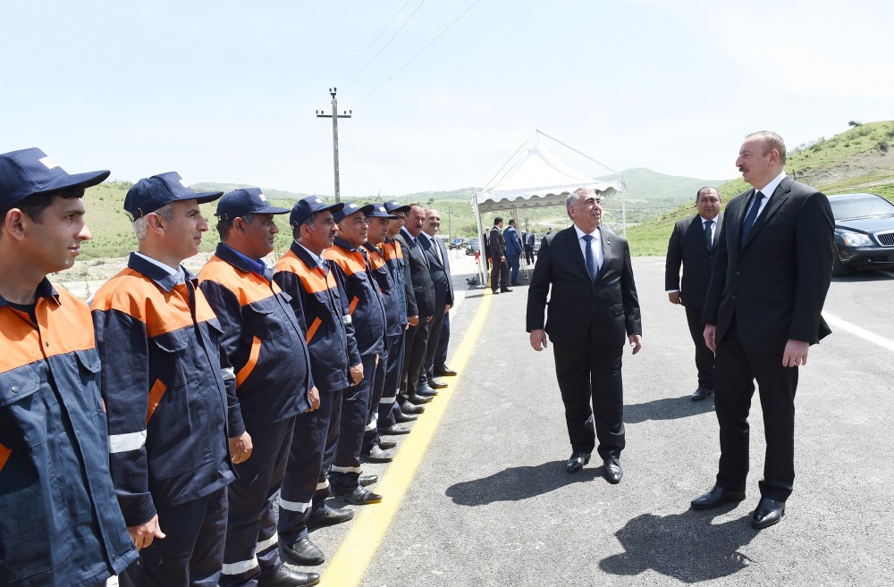 İlham Əliyev avtomagistral yolun açılışında 