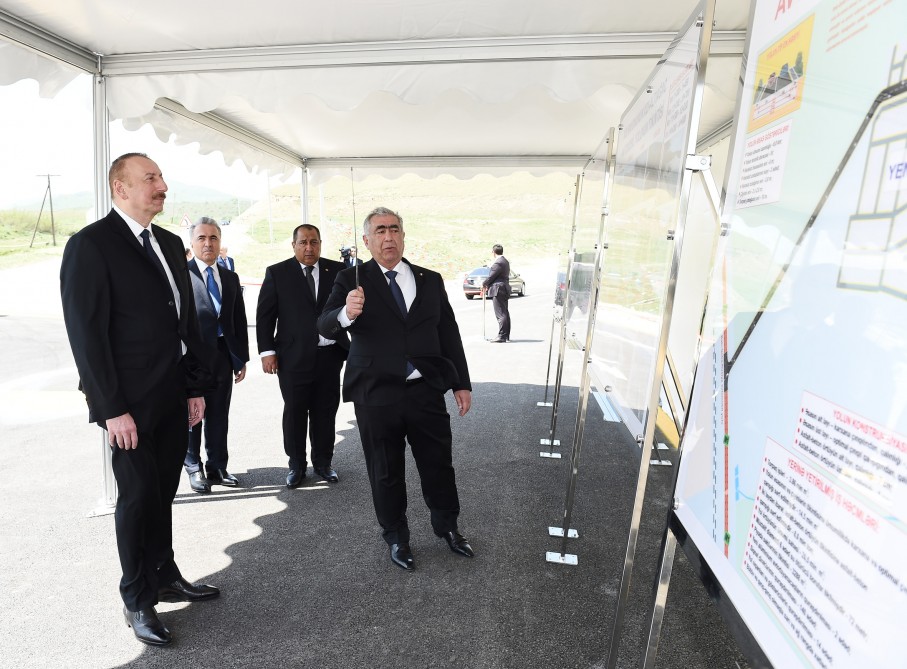 İlham Əliyev avtomagistral yolun açılışında 