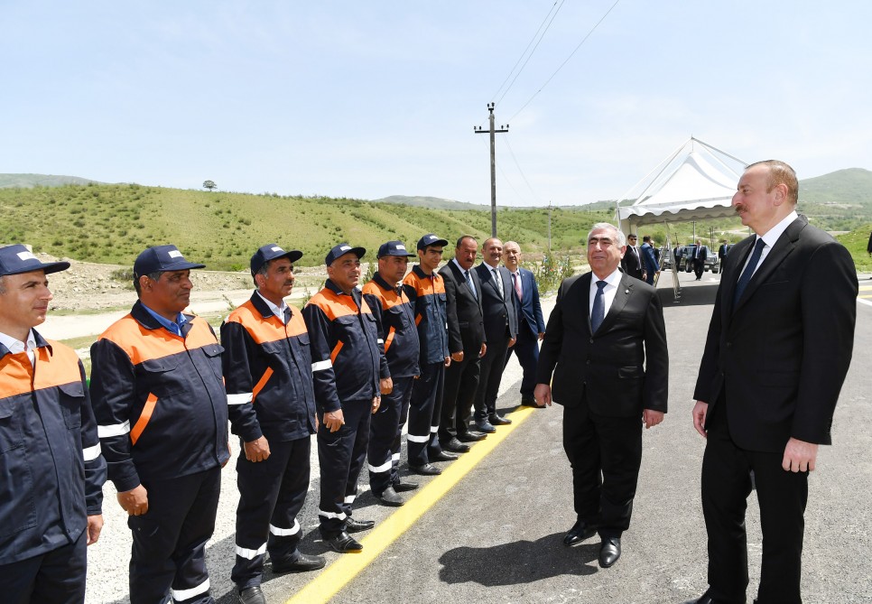 İlham Əliyev avtomagistral yolun açılışında 