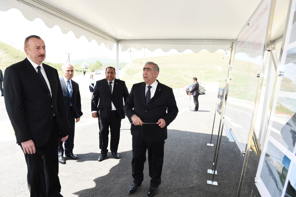 İlham Əliyev avtomagistral yolun açılışında 