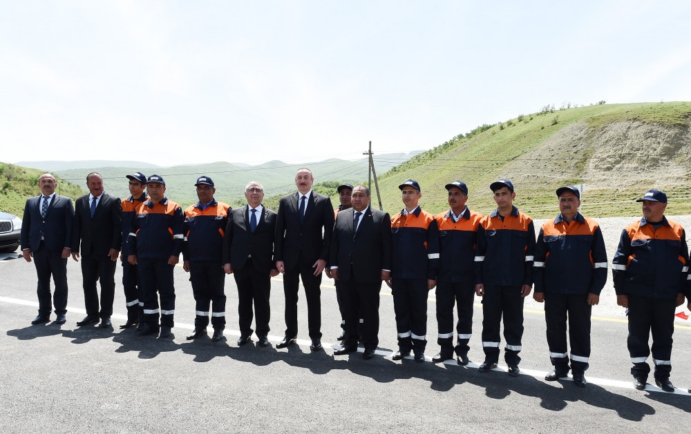 İlham Əliyev avtomagistral yolun açılışında 