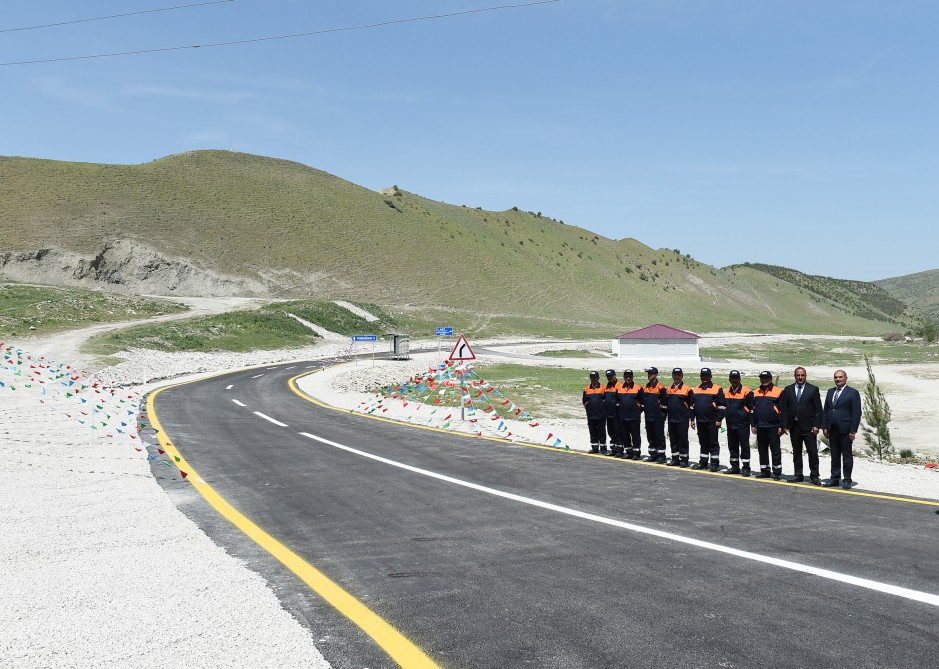 İlham Əliyev avtomagistral yolun açılışında 
