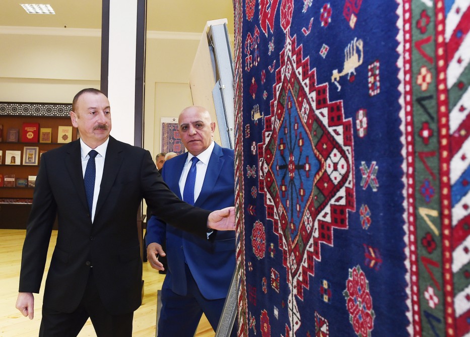 Siz bizim ömürlük prezidentimizsiniz - İlham Əliyevin xalçaçılarla səmimi SÖHBƏTİ (FOTOLAR)
