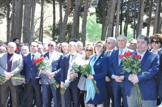 Nazirlər də qəbirüstü abidə kompleksinin açılışına gəldilər -  FOTOLAR