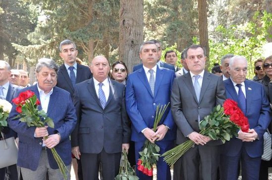 Nazirlər də qəbirüstü abidə kompleksinin açılışına gəldilər -  FOTOLAR