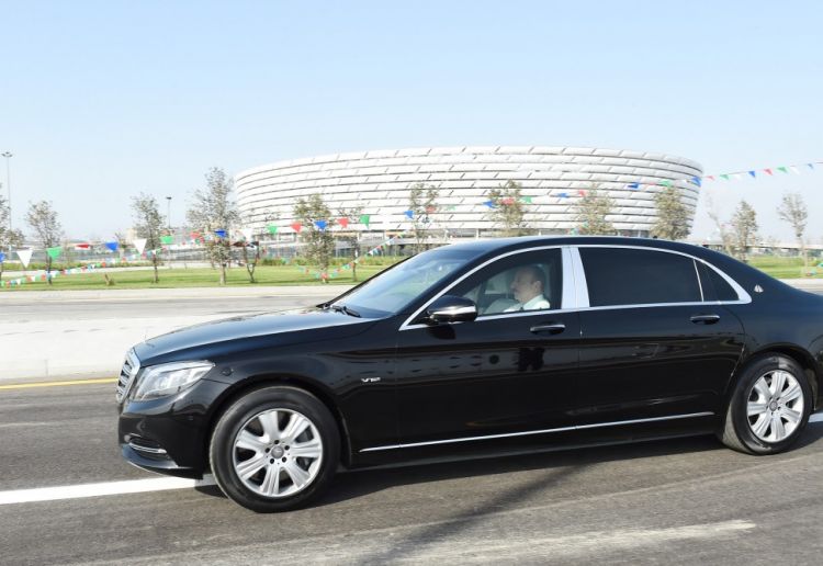 İlham Əliyev yeni açılan yolda   maşın sürdü - FOTOLAR-YENİLƏNİB