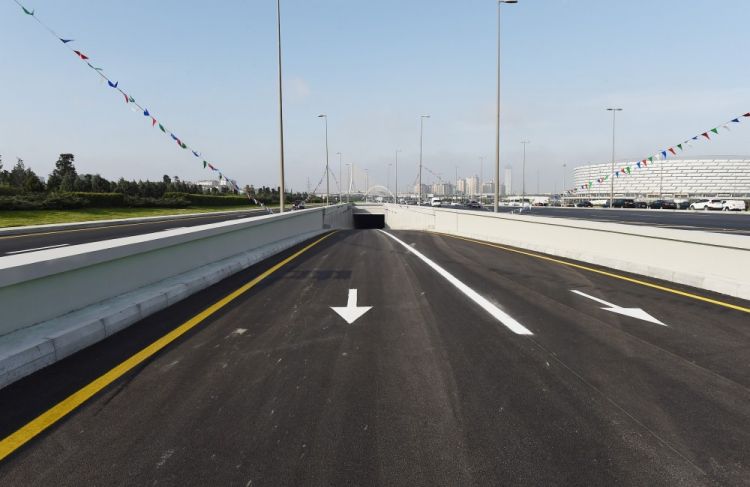 İlham Əliyev yeni açılan yolda   maşın sürdü - FOTOLAR-YENİLƏNİB