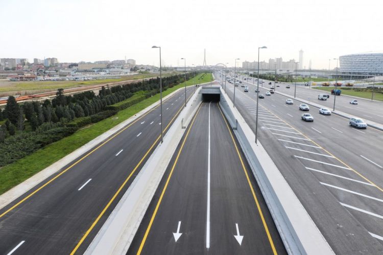 İlham Əliyev yeni açılan yolda   maşın sürdü - FOTOLAR-YENİLƏNİB