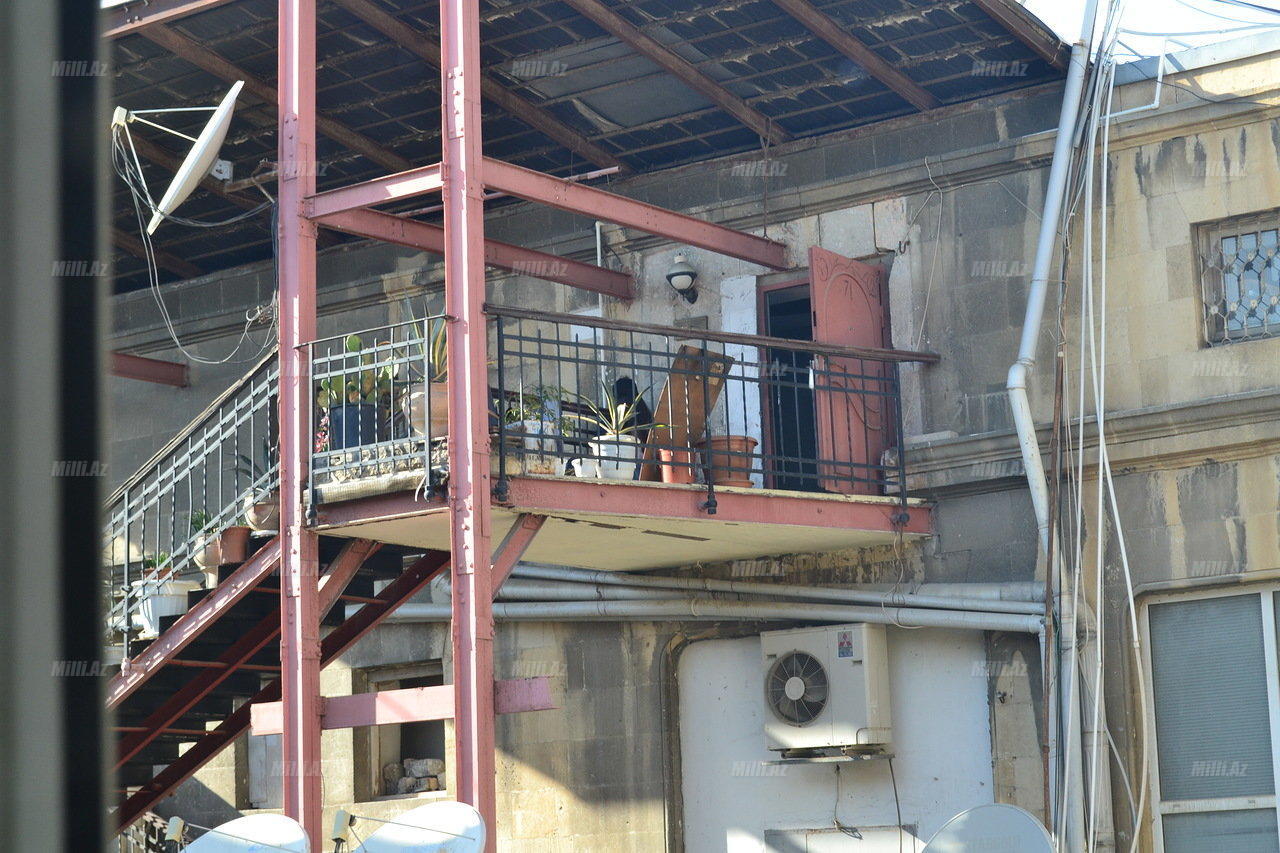 Bakıda BİABIRÇILIQ -  Qızla oğlan eyvanda ... - (18+) FOTO