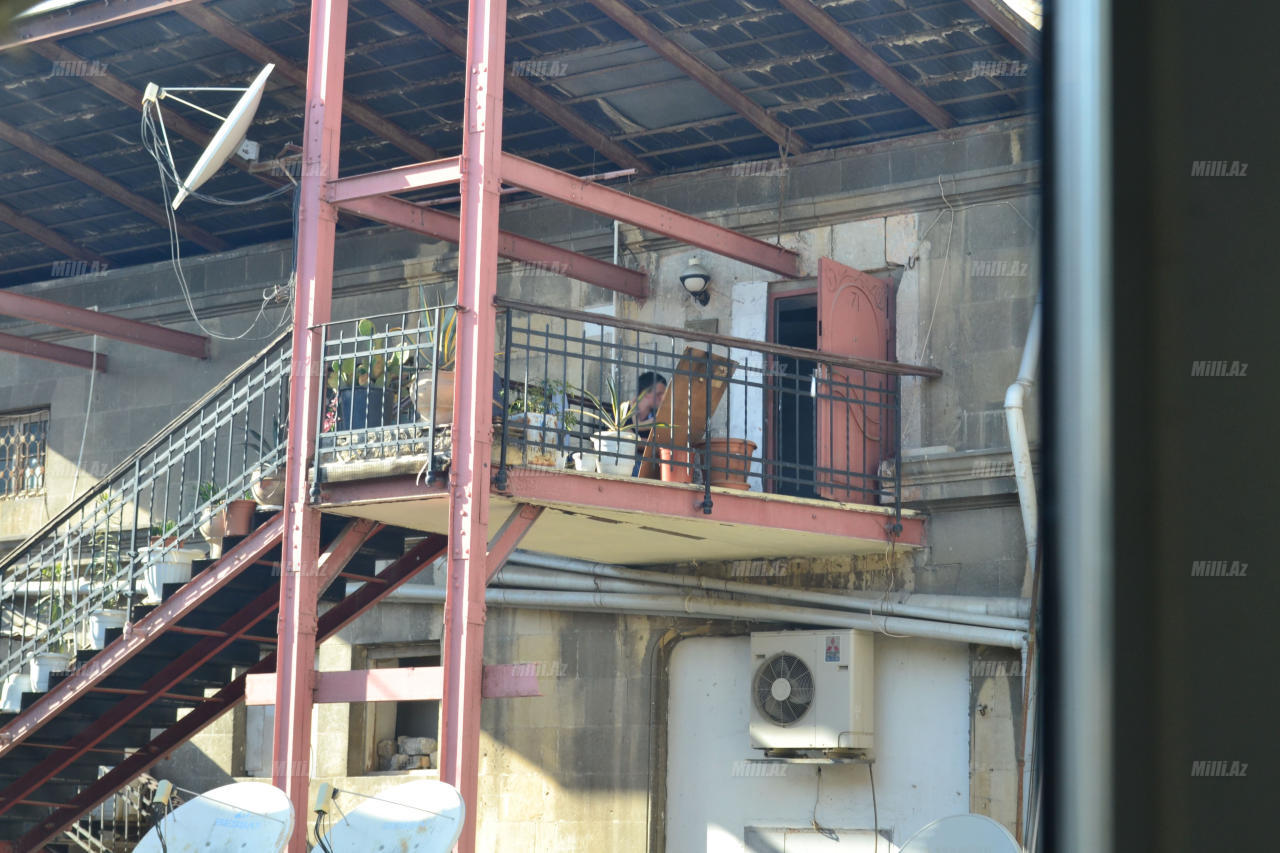 Bakıda BİABIRÇILIQ -  Qızla oğlan eyvanda ... - (18+) FOTO