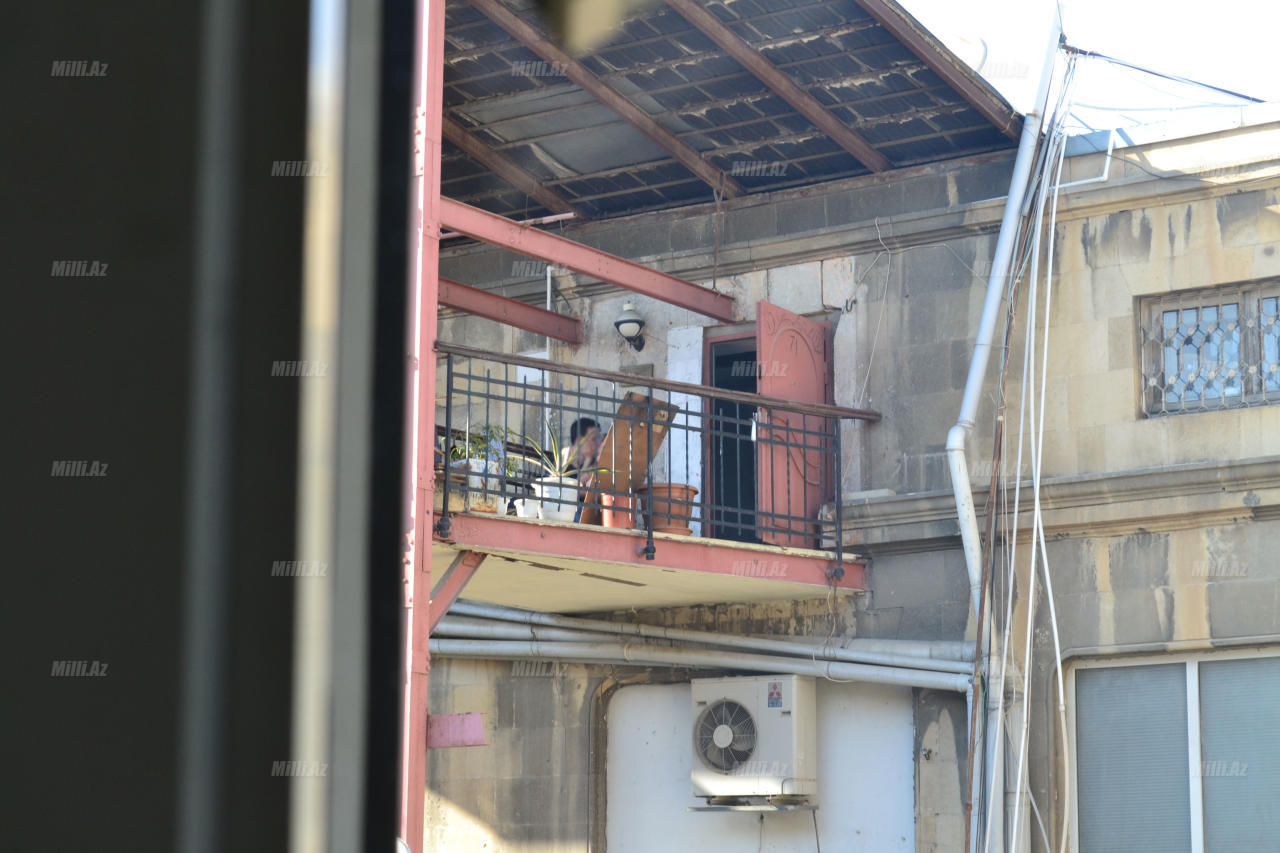 Bakıda BİABIRÇILIQ -  Qızla oğlan eyvanda ... - (18+) FOTO