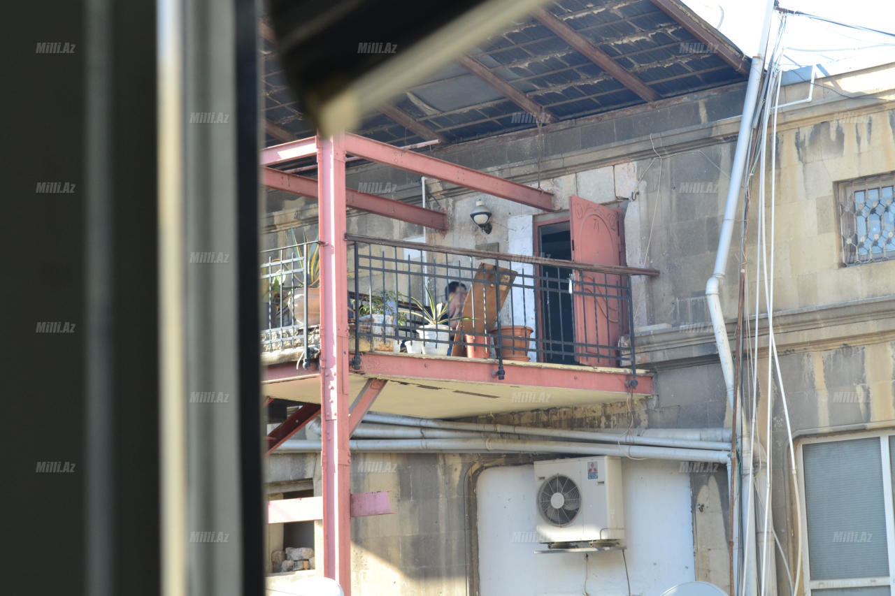 Bakıda BİABIRÇILIQ -  Qızla oğlan eyvanda ... - (18+) FOTO