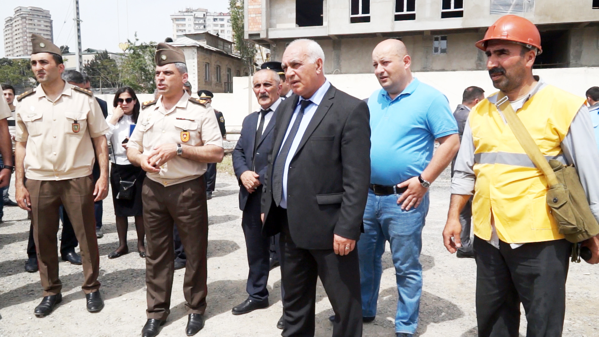 Dəmiryolunda yanğın həyəcanı siqnalı verildi -  Əhali və işçilər təxliyyə edildi (FOTOLAR)