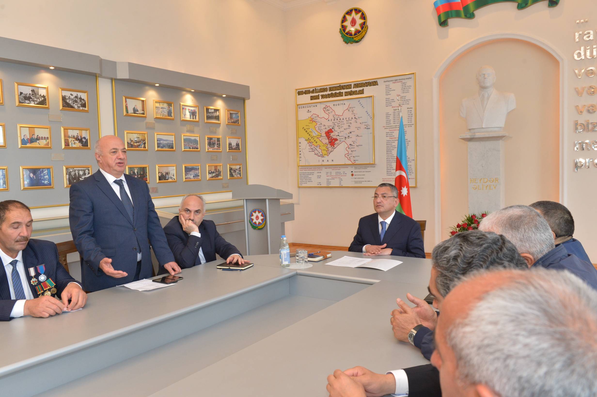 Qaçqınkomun sədri keçmiş döyüşçüləri bir araya gətirdi - FOTO