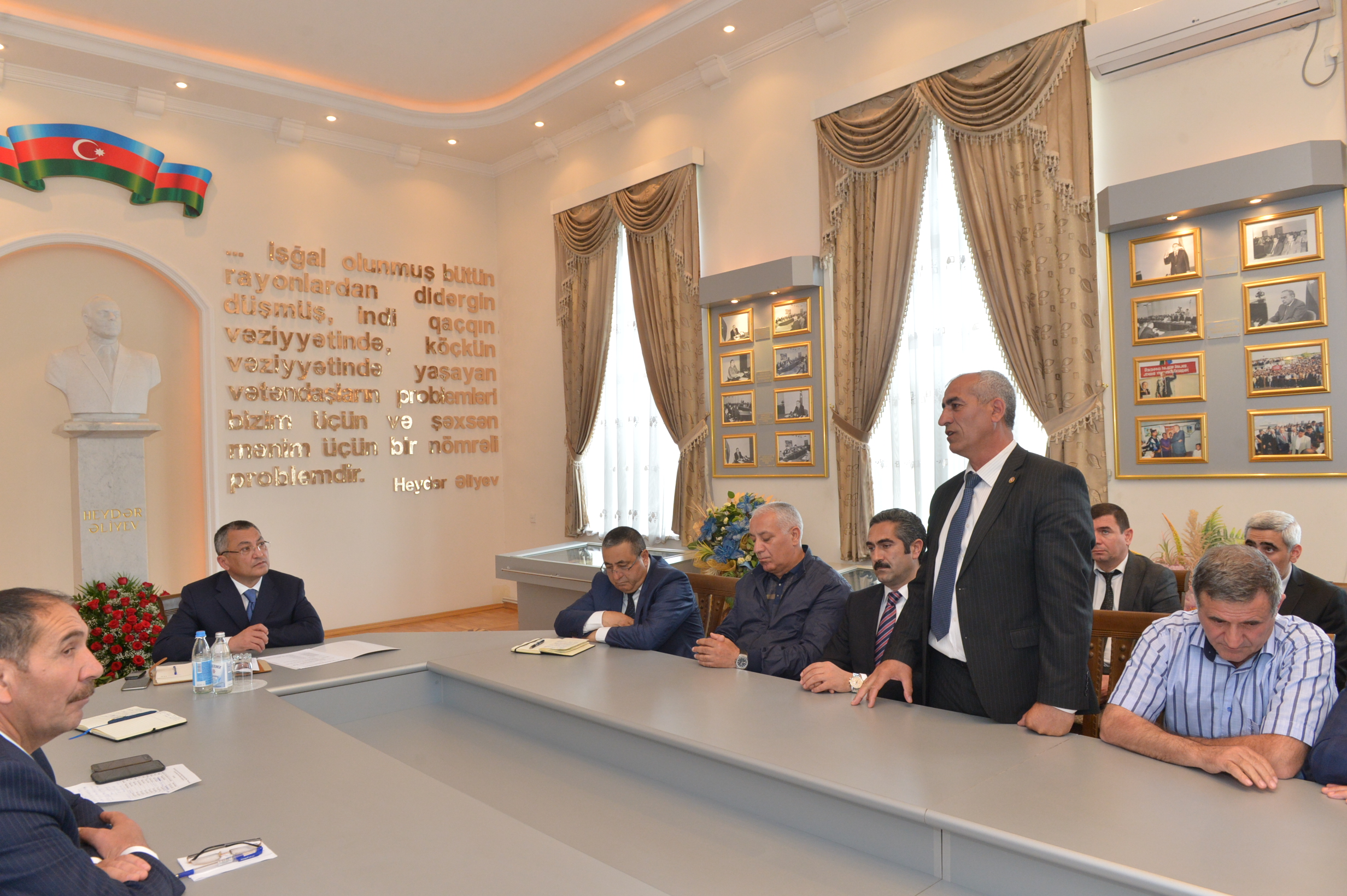 Qaçqınkomun sədri keçmiş döyüşçüləri bir araya gətirdi - FOTO