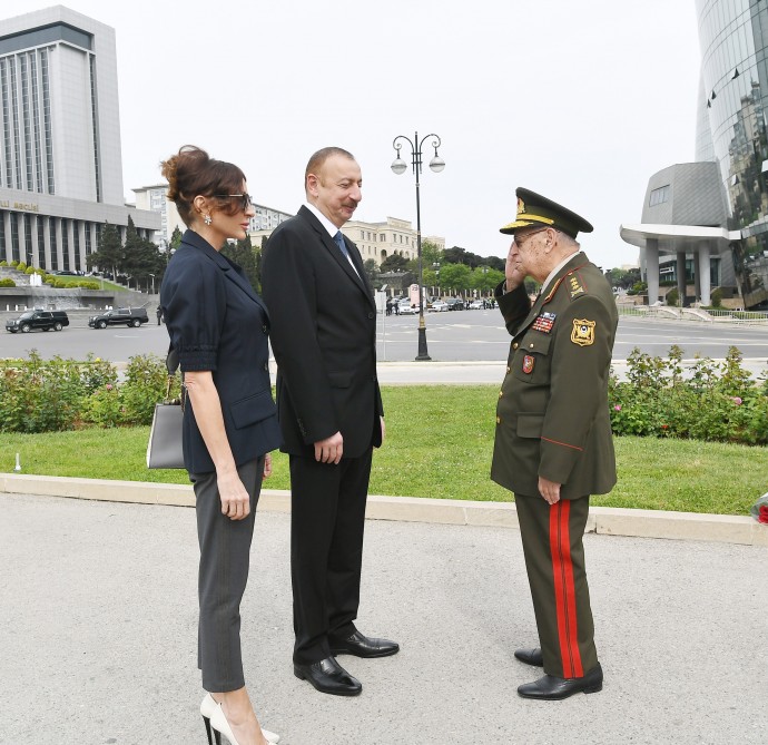 Veteranların söhbəti prezidenti güldürdü -  FOTOLAR