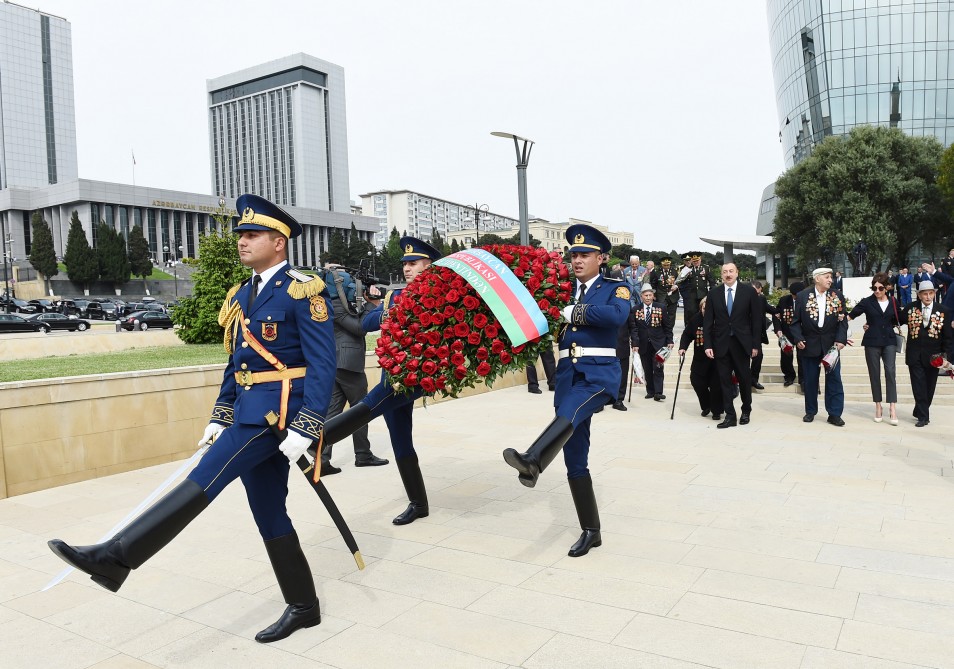Veteranların söhbəti prezidenti güldürdü -  FOTOLAR