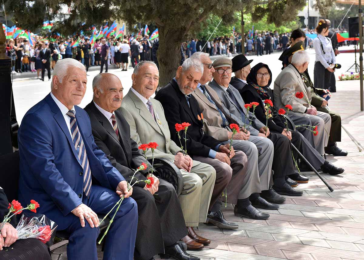 Sumqayıtda möhtəşəm   hərbi parad - FOTOLAR