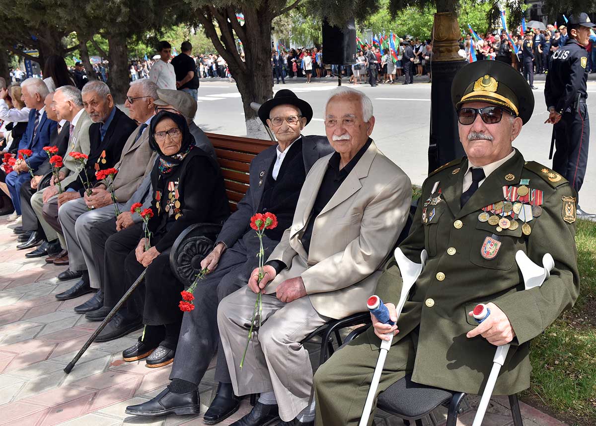 Sumqayıtda möhtəşəm   hərbi parad - FOTOLAR