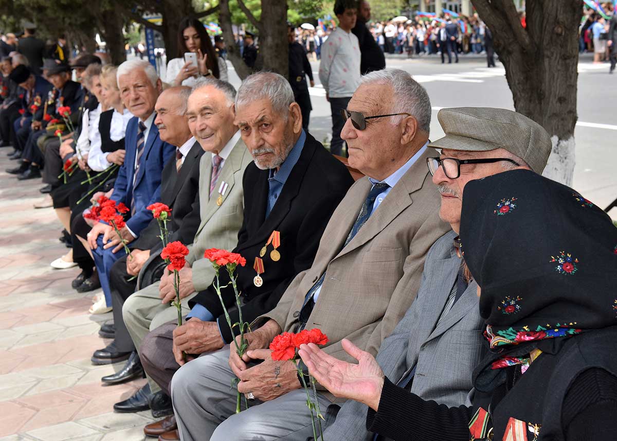 Sumqayıtda möhtəşəm   hərbi parad - FOTOLAR