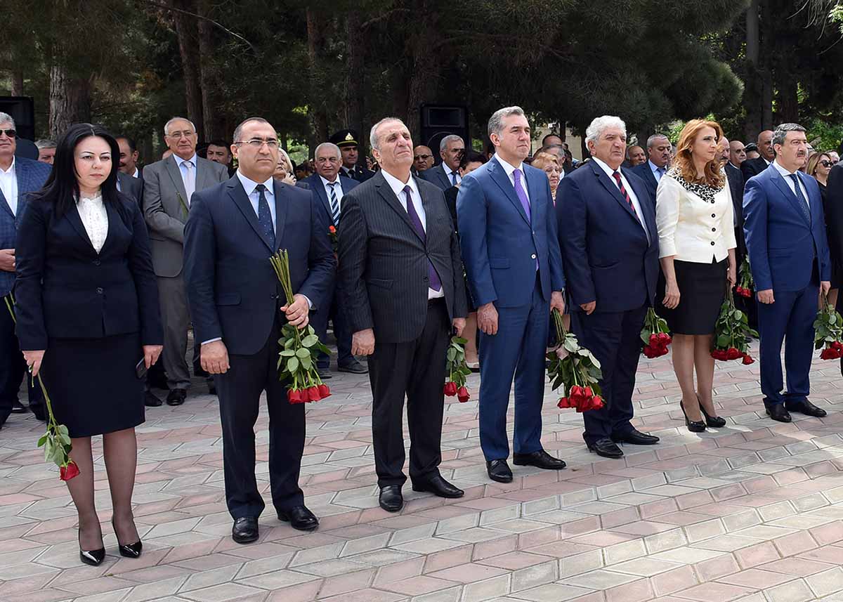 Sumqayıtda möhtəşəm   hərbi parad - FOTOLAR