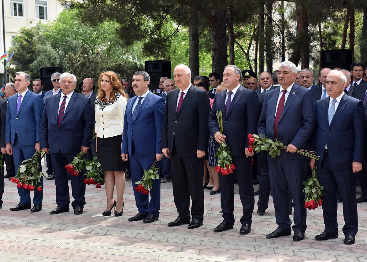 Sumqayıtda möhtəşəm   hərbi parad - FOTOLAR