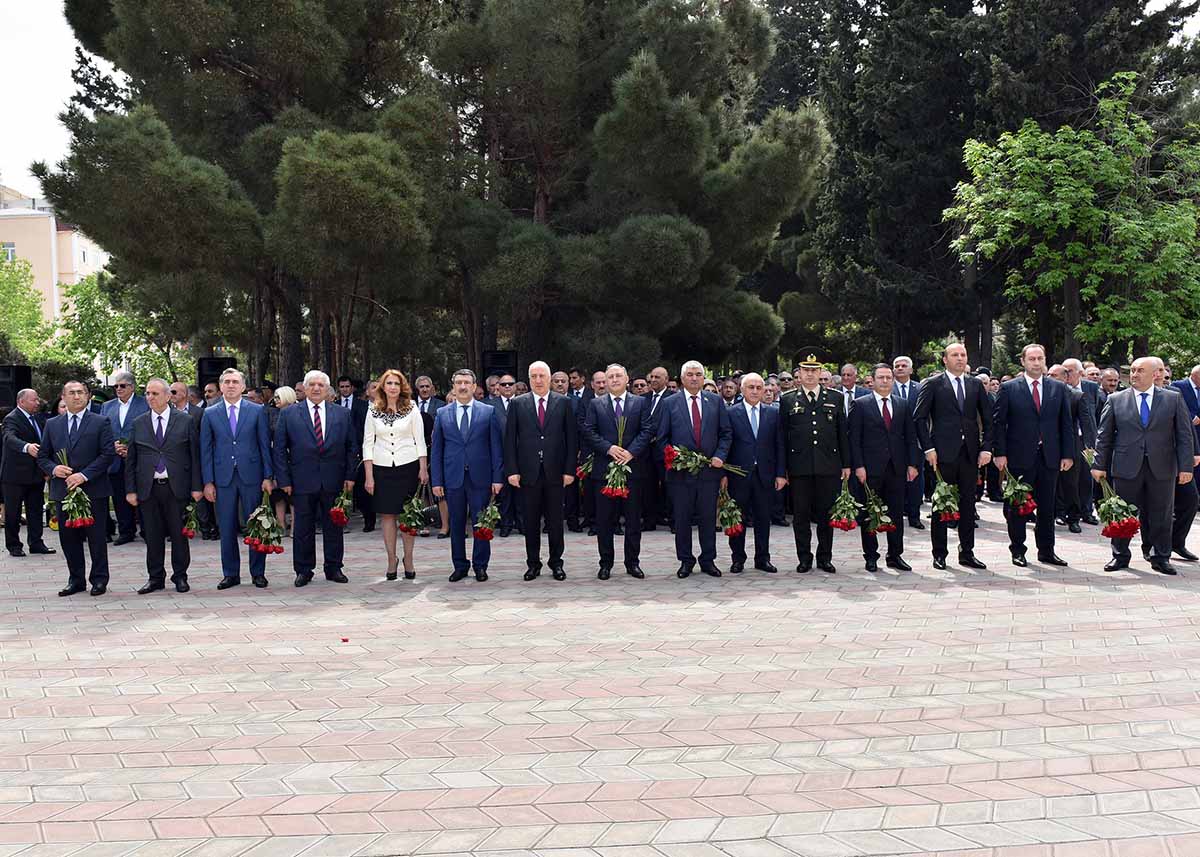 Sumqayıtda möhtəşəm   hərbi parad - FOTOLAR