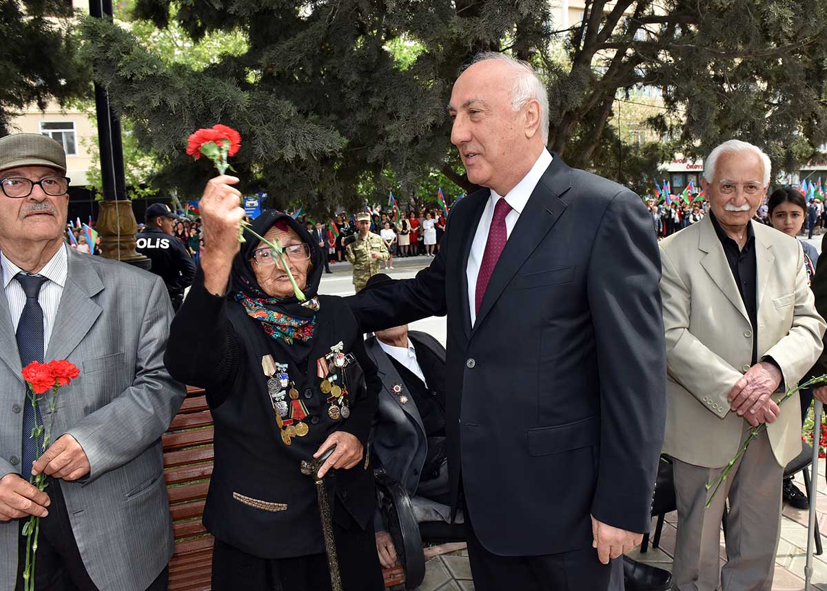 Sumqayıtda möhtəşəm   hərbi parad - FOTOLAR
