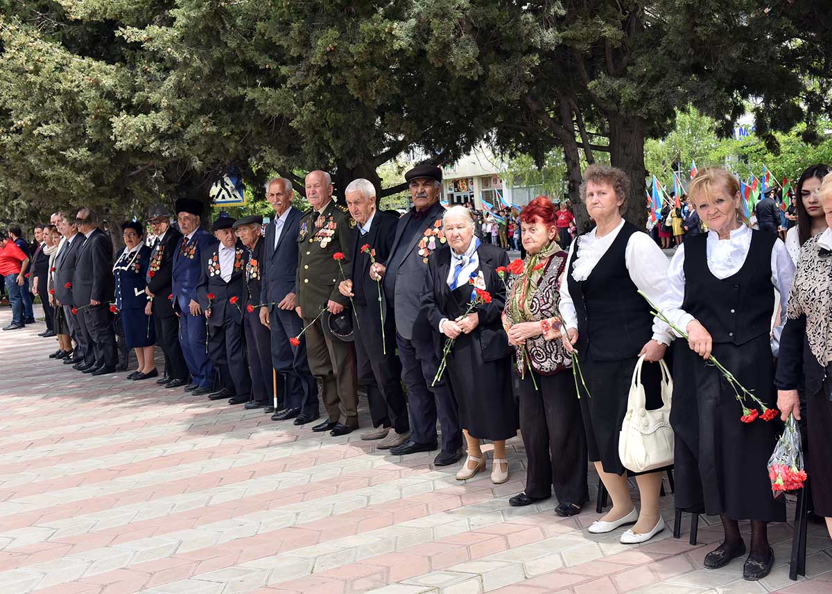 Sumqayıtda möhtəşəm   hərbi parad - FOTOLAR