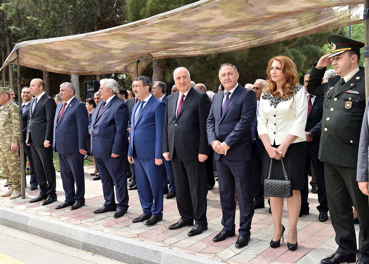 Sumqayıtda möhtəşəm   hərbi parad - FOTOLAR
