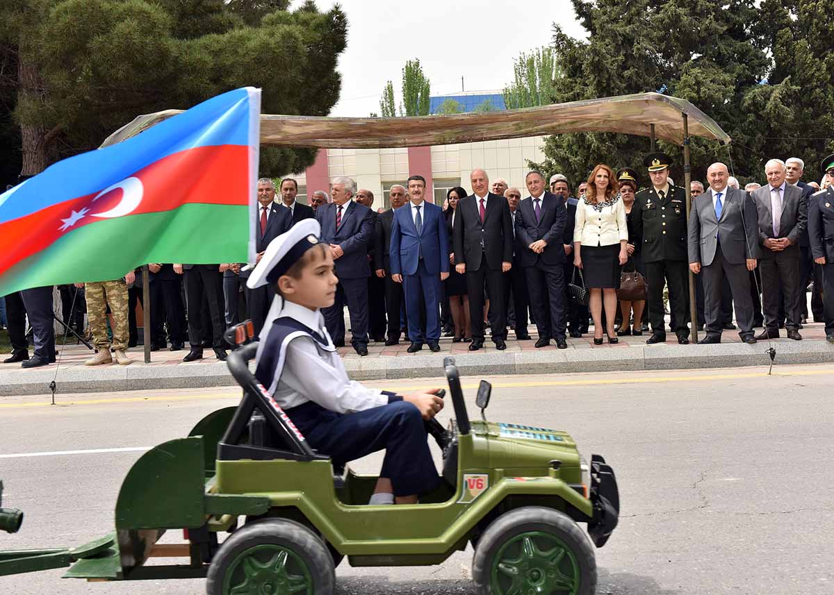 Sumqayıtda möhtəşəm   hərbi parad - FOTOLAR