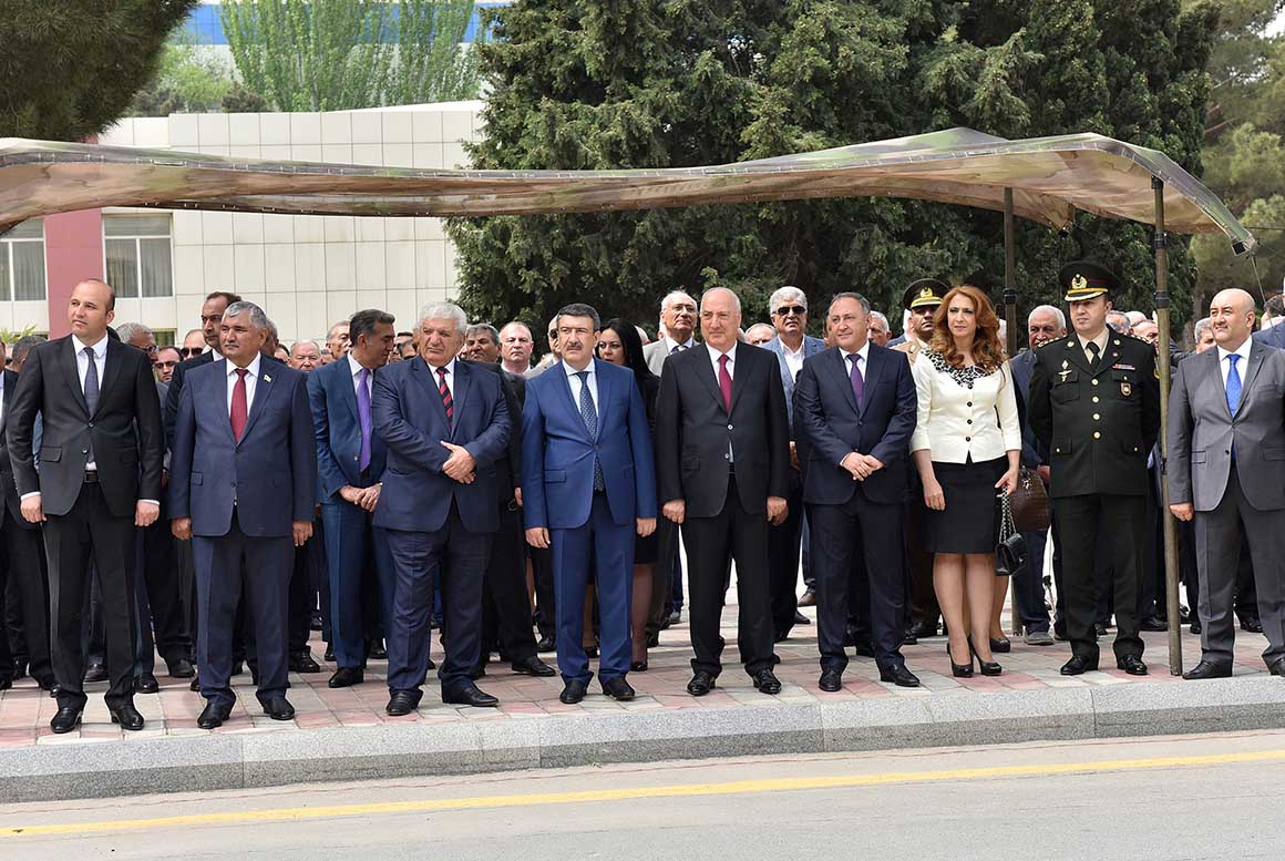 Sumqayıtda möhtəşəm   hərbi parad - FOTOLAR