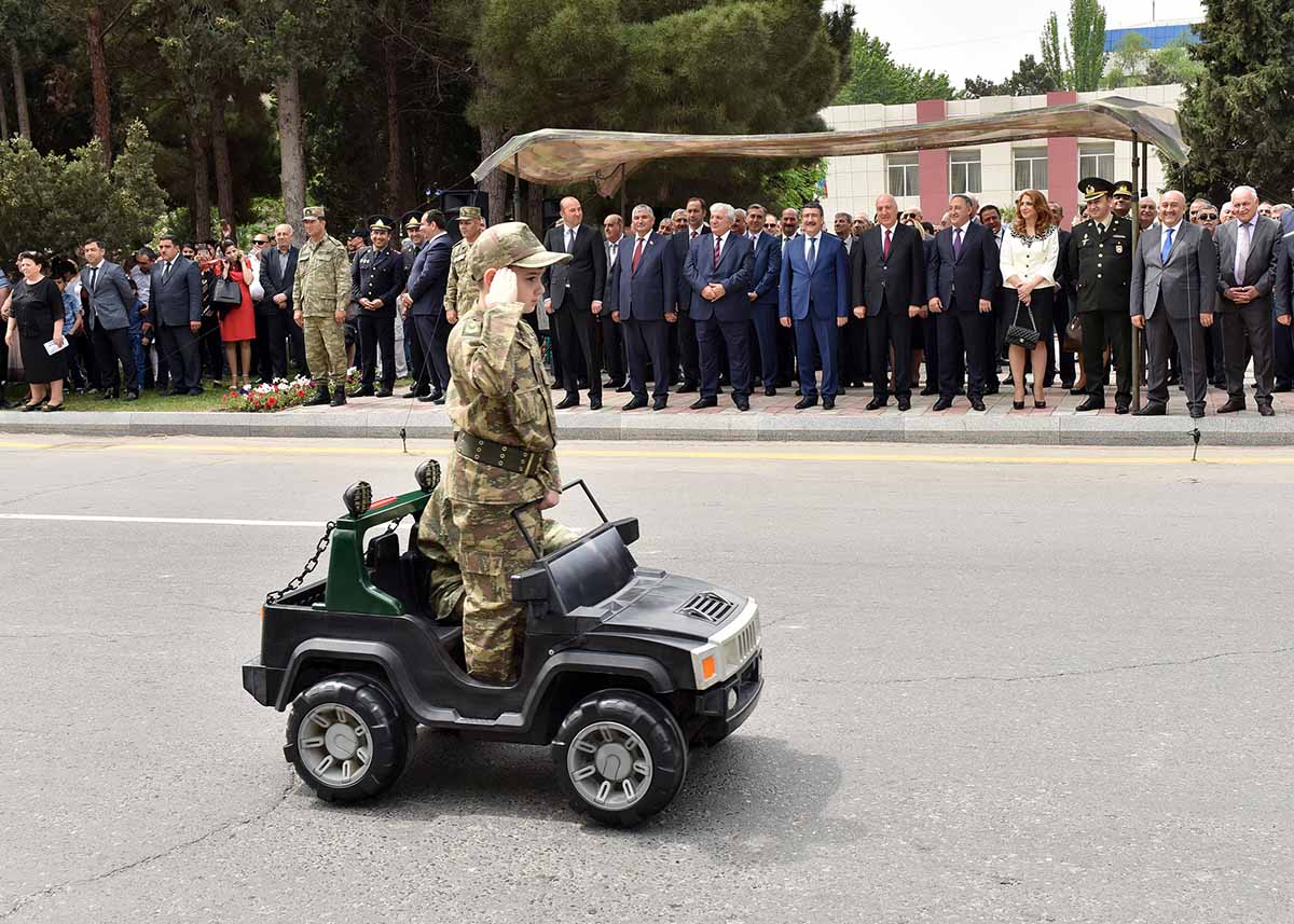 Sumqayıtda möhtəşəm   hərbi parad - FOTOLAR