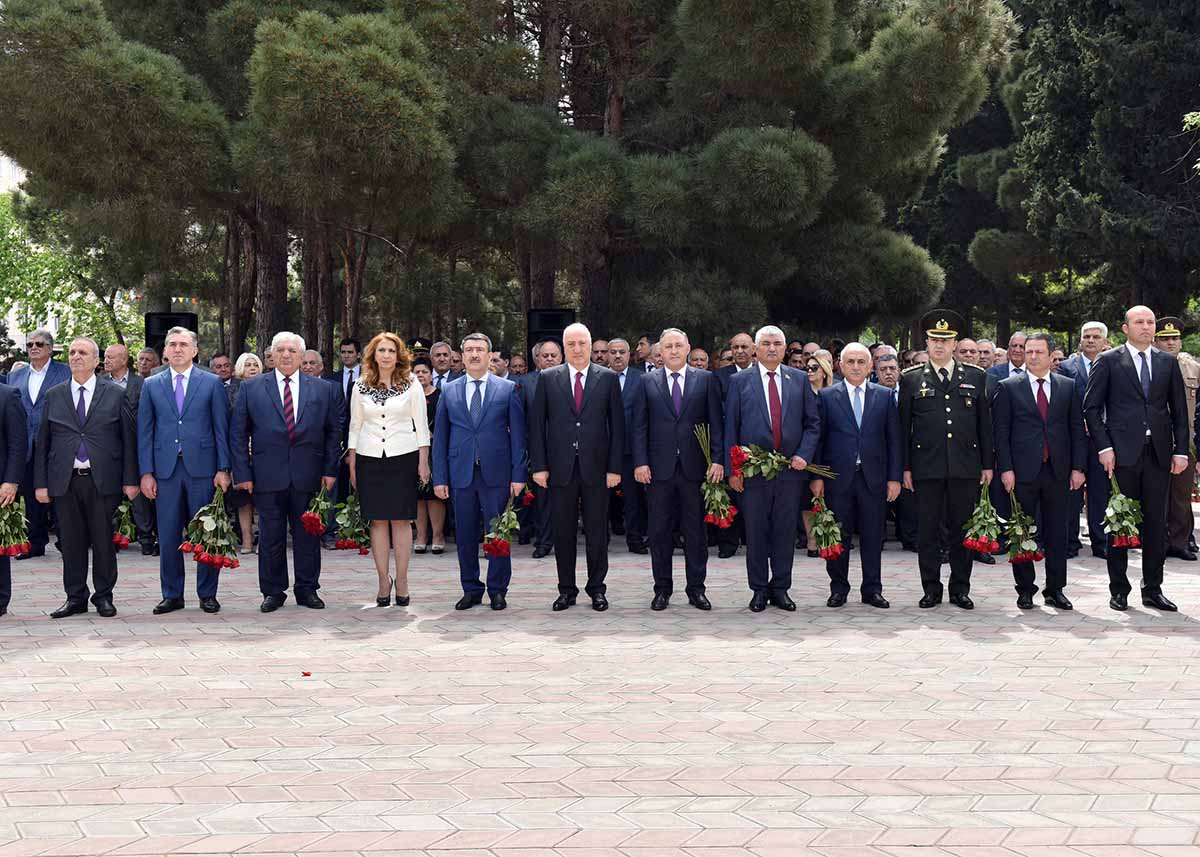 Sumqayıtda möhtəşəm   hərbi parad - FOTOLAR