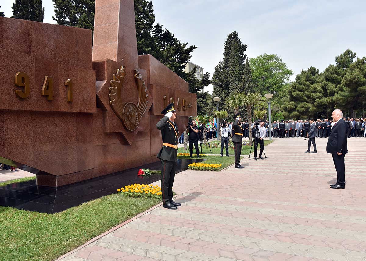 Sumqayıtda möhtəşəm   hərbi parad - FOTOLAR