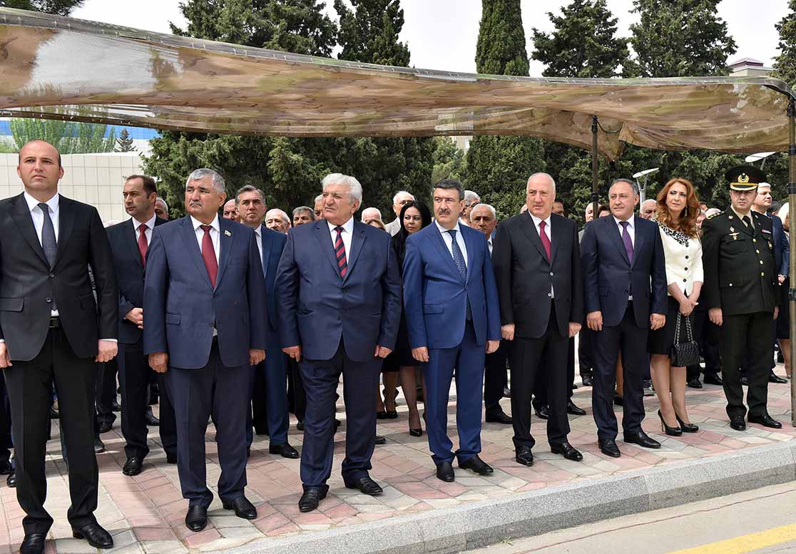 Sumqayıtda möhtəşəm   hərbi parad - FOTOLAR