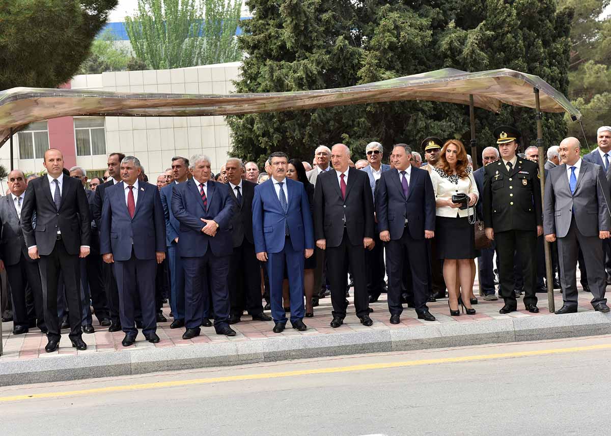 Sumqayıtda möhtəşəm   hərbi parad - FOTOLAR
